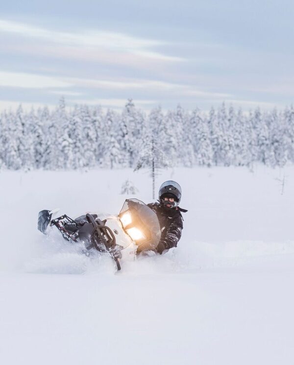Schneemobil Reise Lappland PerfectTours (9)