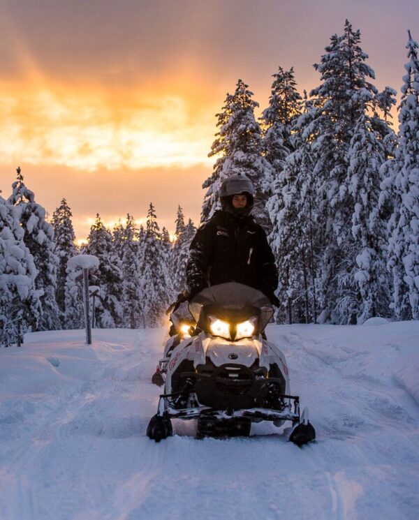 Schneemobil Reise Lappland PerfectTours (11)
