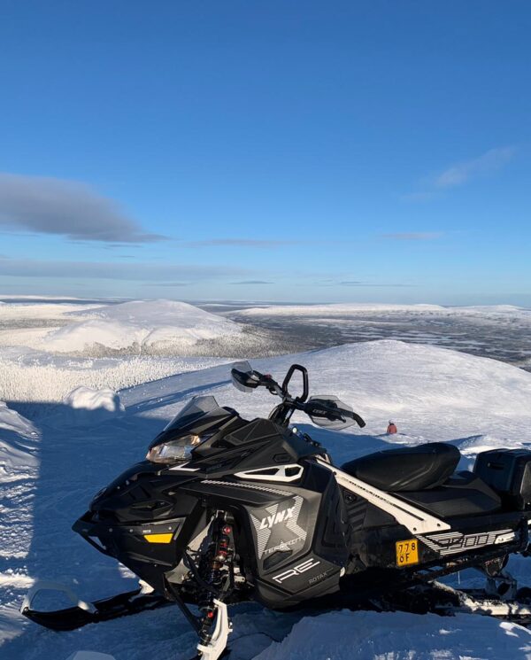 Schneemobil Reise by Perfect Tours